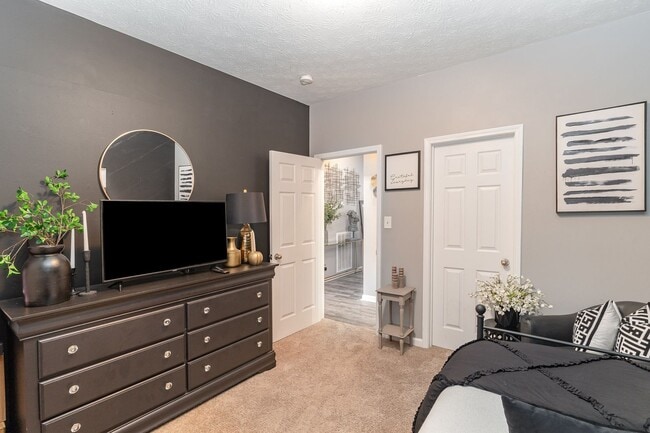 Building Photo - Stylish Furnished 2BR Retreat w/ Garage | ...