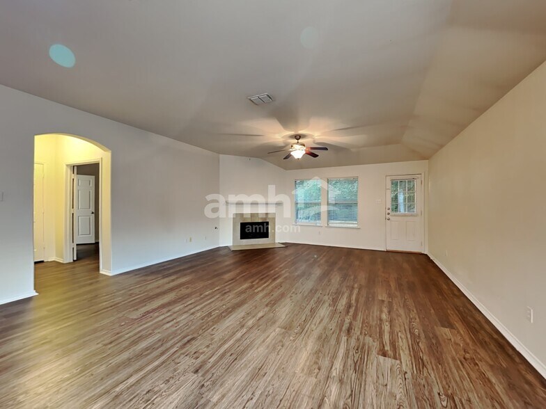 Building Photo - 3833 Pinebluff Ln