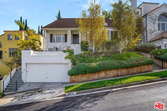 Building Photo - 10614 Le Conte Ave