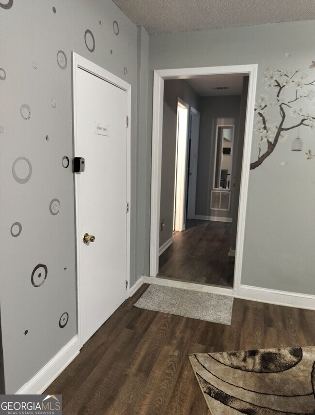 Building Photo - 7567 Sugarcreek Dr