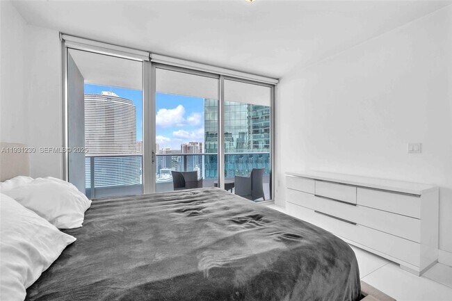 Building Photo - 200 Biscayne Blvd Way