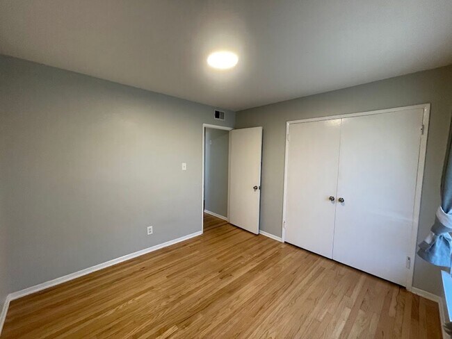 Building Photo - BEAUTIFULLY UPDATED 3 BEDROOM 2 BATH HOME ...