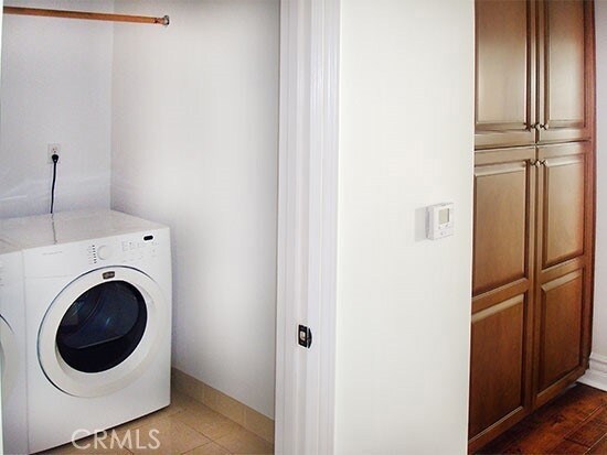 Building Photo - 10640 Woodbridge St