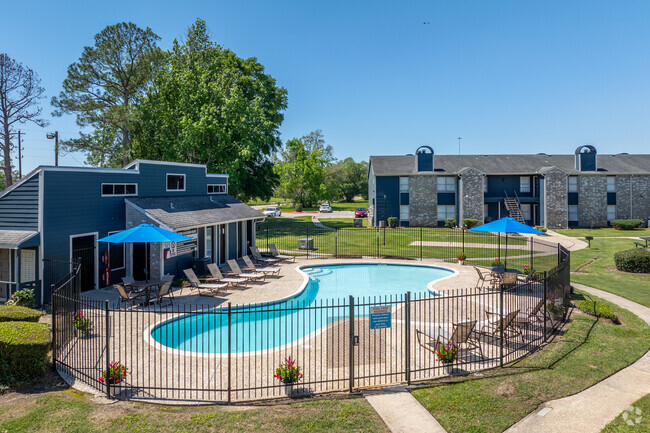 Building Photo - Creekwood Village
