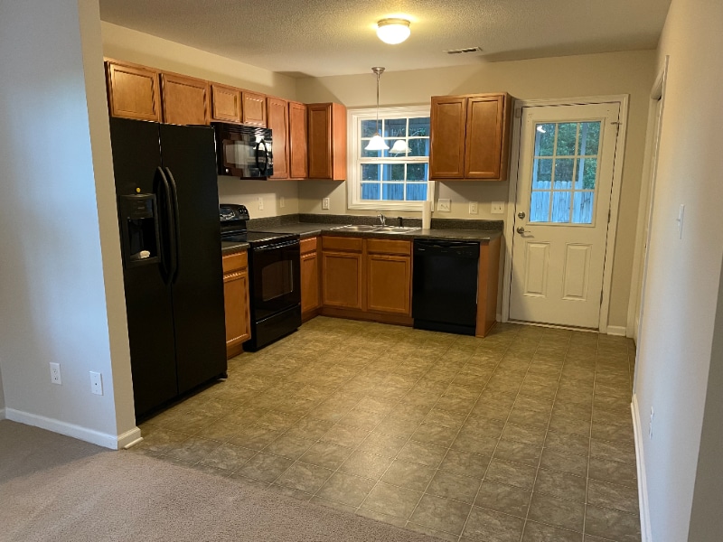 Building Photo - 1404 Old Folkstone Rd