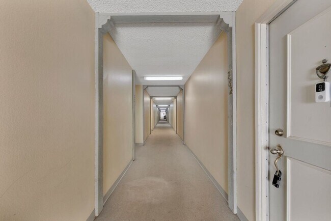 Building Photo - CHB7