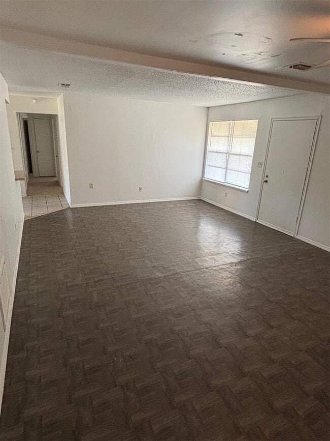 Building Photo - 744 N Markwell Ave
