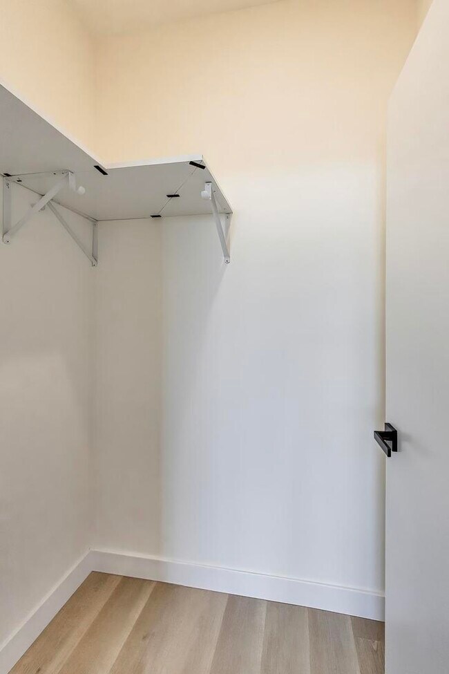 Building Photo - 1950 W Lawrence Ave