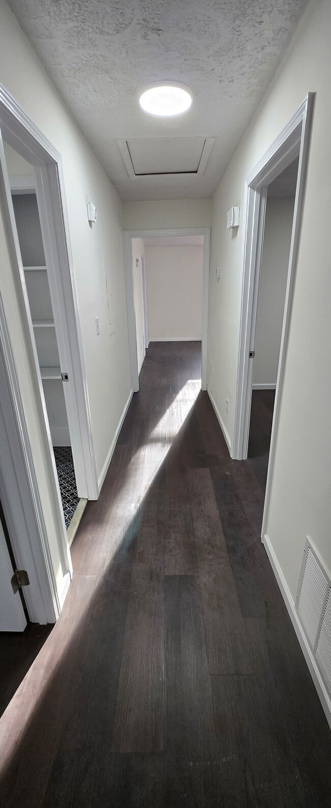 Building Photo - Beautifully Refreshed Home in the Green Acres Neighborhood