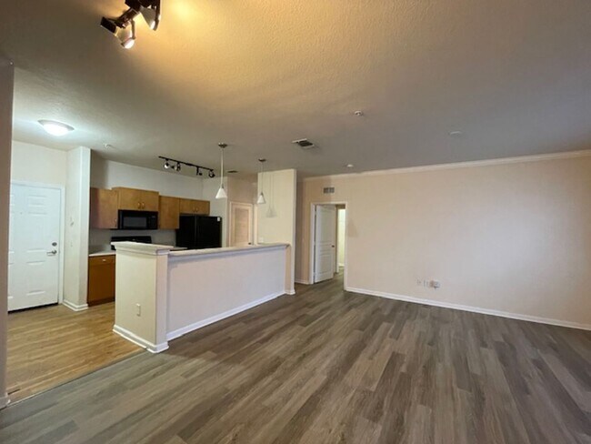 Building Photo - Gardens of Bridgehampton - 1 bed - 1 bath ...