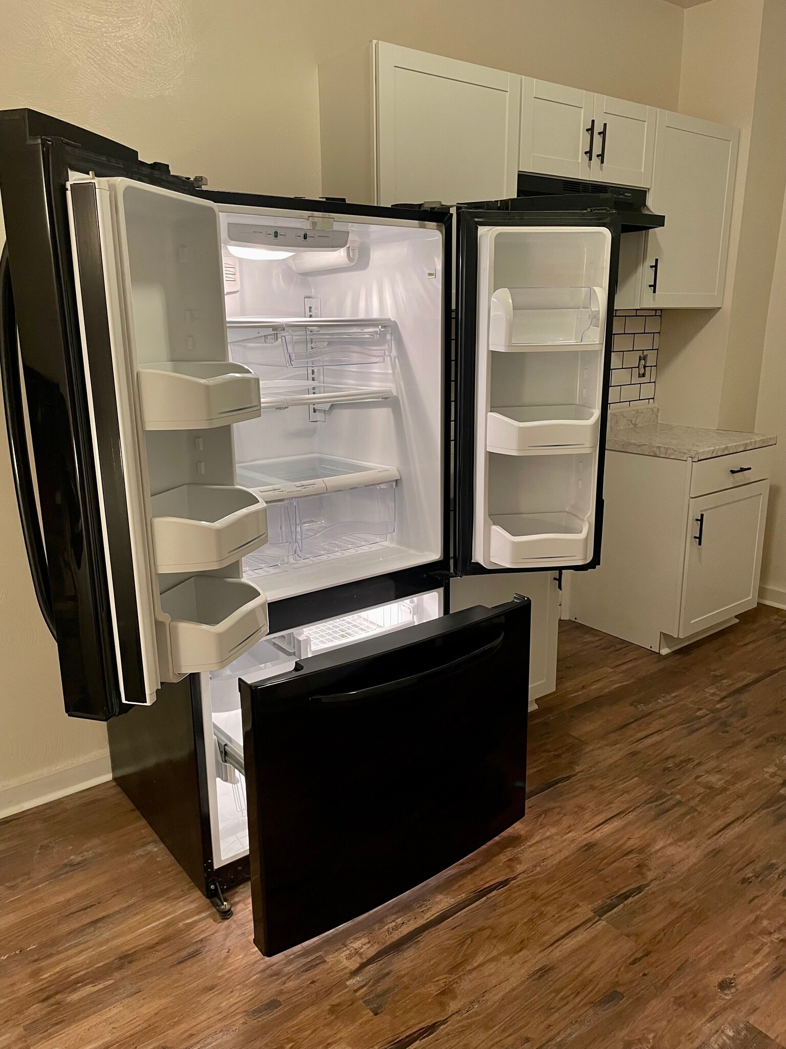 Building Photo - 672 Middle Ave