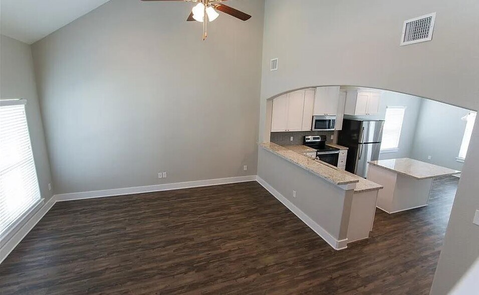 Building Photo - 116 Waverly Dr
