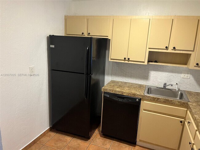 Building Photo - 10525 SW 112th Ave