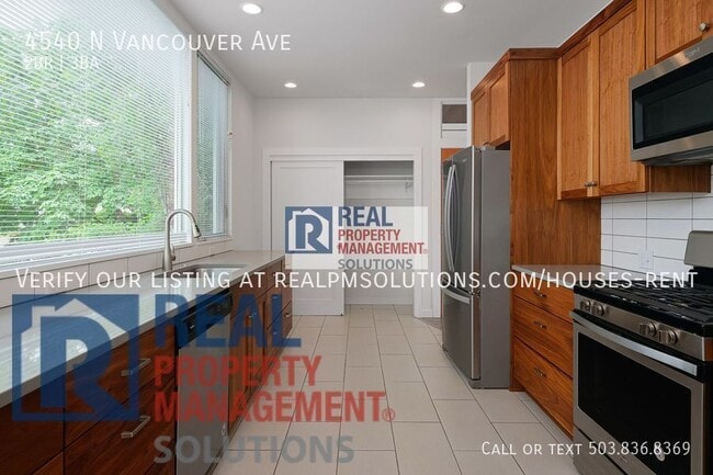 Building Photo - 4540 N Vancouver Ave