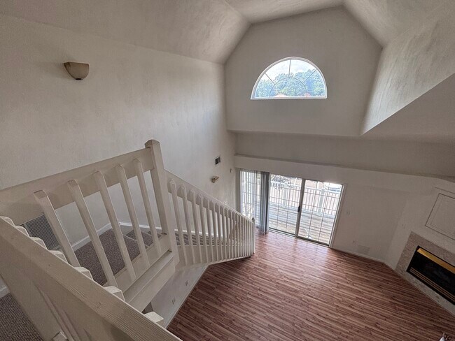 Building Photo - 900 Charnell Dr