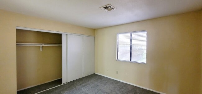 Building Photo - 1204 Observation Dr