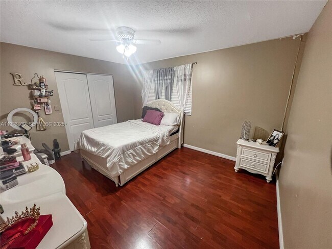 Building Photo - 10110 SW 166th Ct