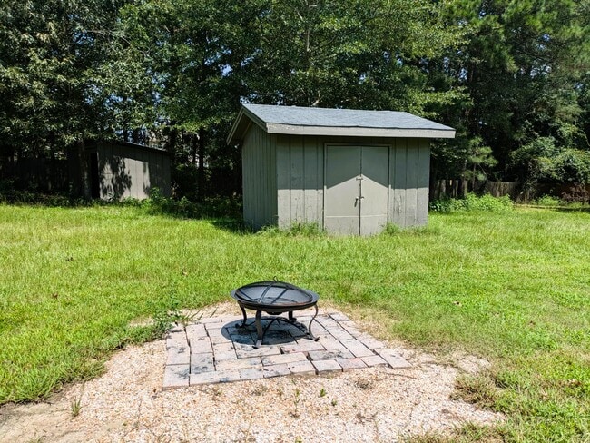 Building Photo - 929 Greenbriar Dr