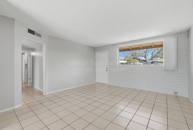 Building Photo - 210 S Alandale Pl