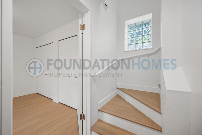 Building Photo - 232 Miller Ave