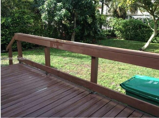 Building Photo - 305 NE 2nd Ave