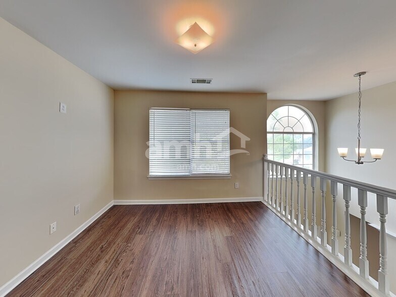 Building Photo - 3511 Umatilla Ln SW