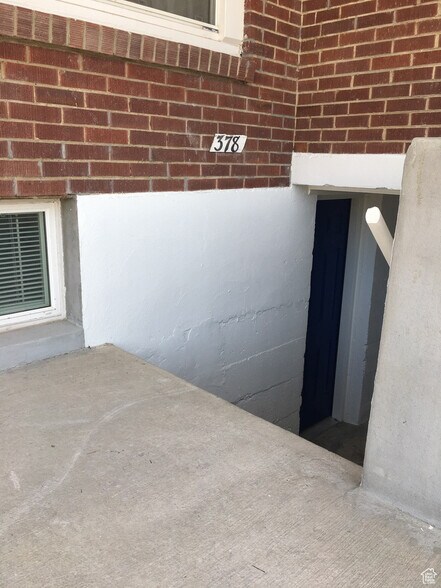 Building Photo - 378 E Center St