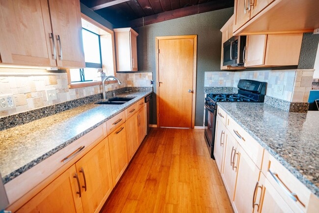 Building Photo - Single Family Home in Mckinleyville!