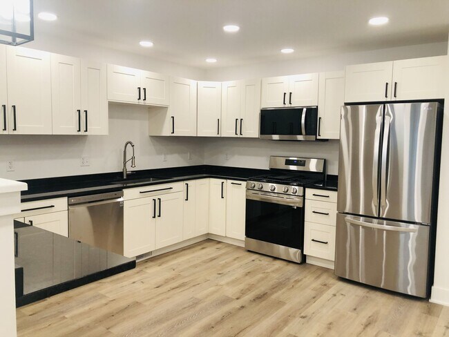 Building Photo - 2867 Charing Rd