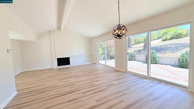 Building Photo - 750 N Paradise Valley Ct