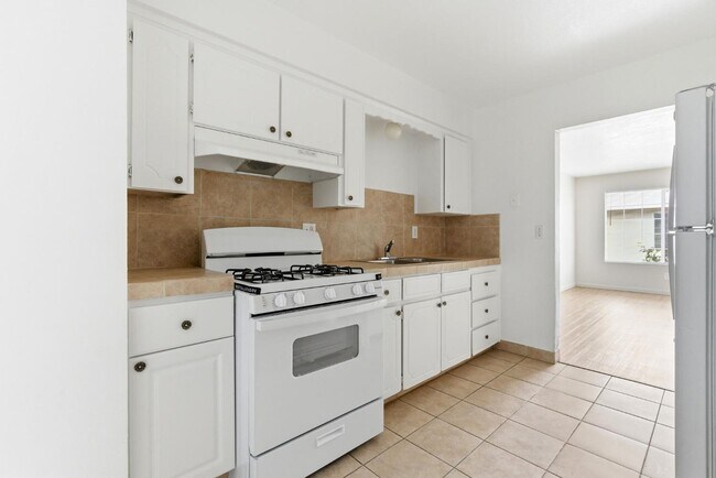 Building Photo - 616 S Irwin St