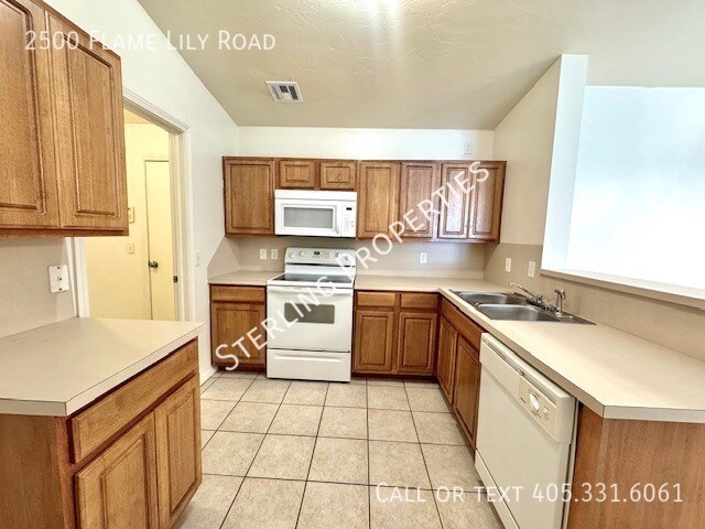Building Photo - 2500 Flame Lily Rd