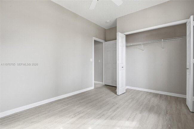 Building Photo - 575 SE 29th Dr