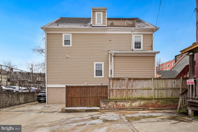 Building Photo - 837 Shepherd St NW