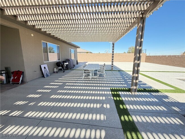 Building Photo - 8480 Warbonnet Way