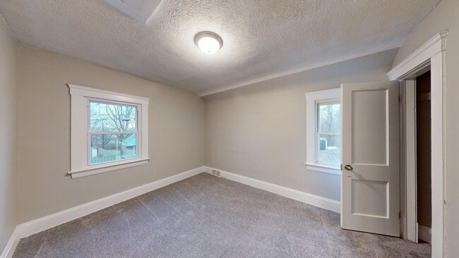 Building Photo - Brooklyn Centre neighborhood - 3  bedroom/...