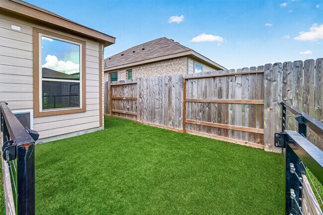Building Photo - 12602 Blue Jay Dr