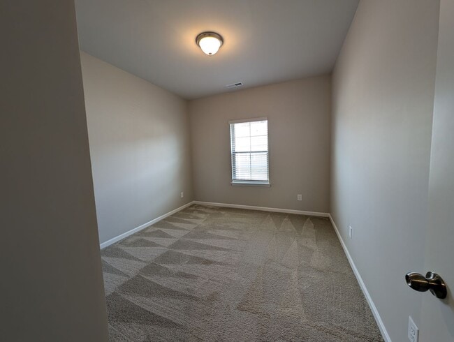 Building Photo - Gorgeous 3 beds, 2.5 bath home located in ...