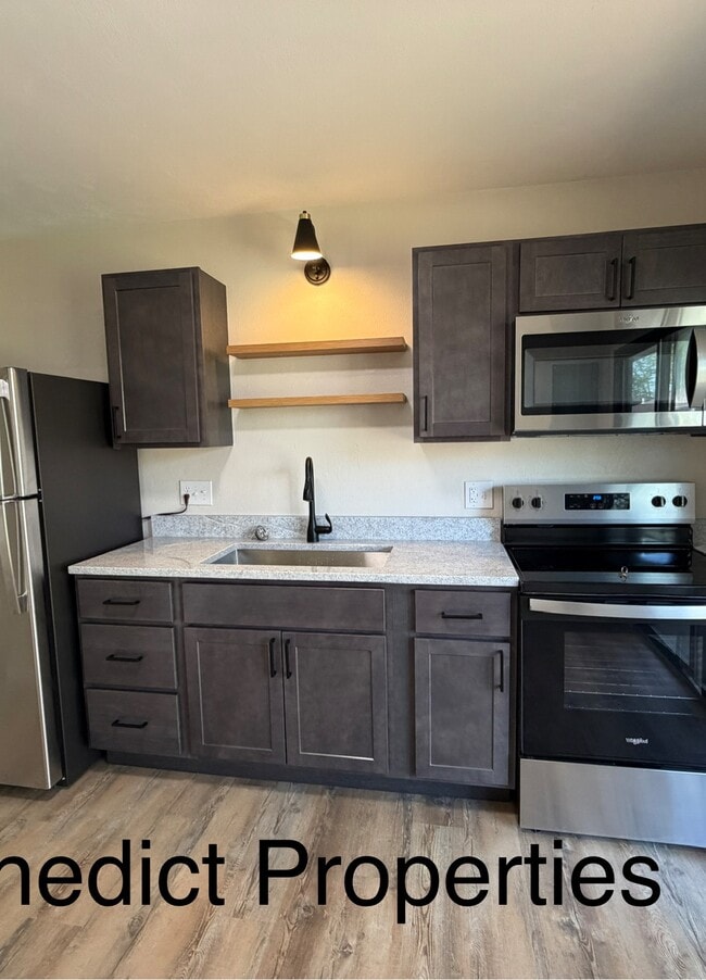 Building Photo - Maple St