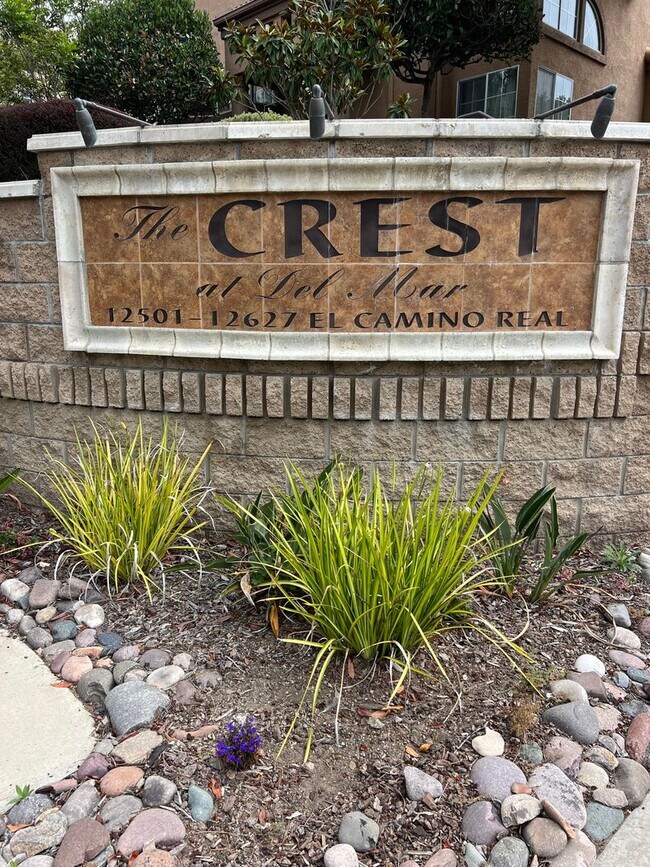 Building Photo - Large Townhome - 3 Bed/ 3 Bath with 2 car garage in Carmel Valley!