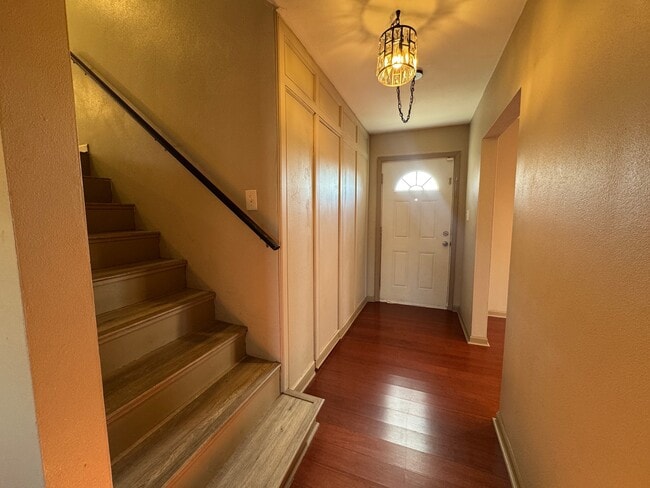 Building Photo - 1208 Toft St