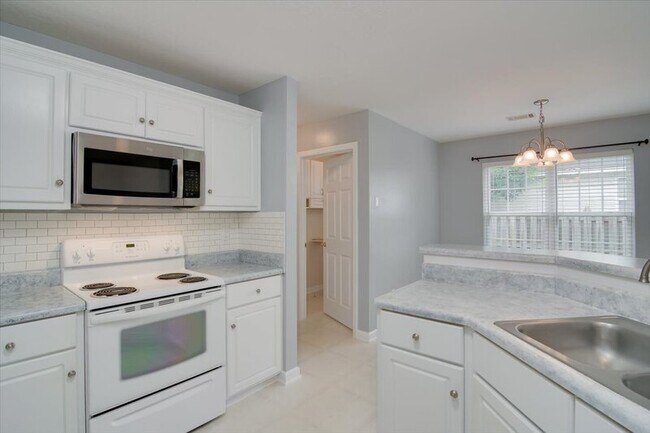 Building Photo - 1242 Watsonia Dr