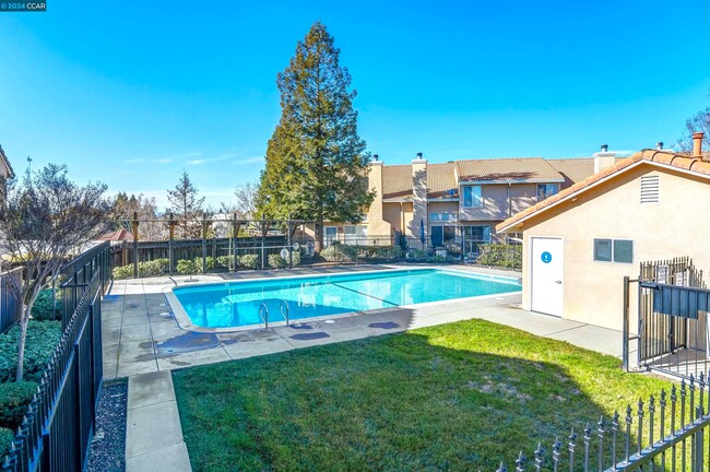 Building Photo - 4378 Conejo Dr