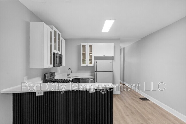 Building Photo - 1416 N Milton Ave