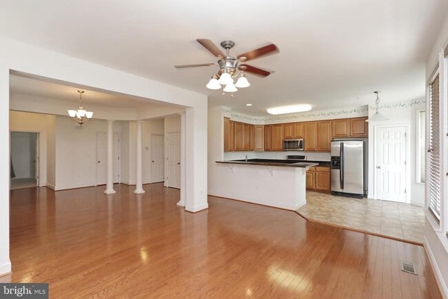 Building Photo - 1028 Llano Dr