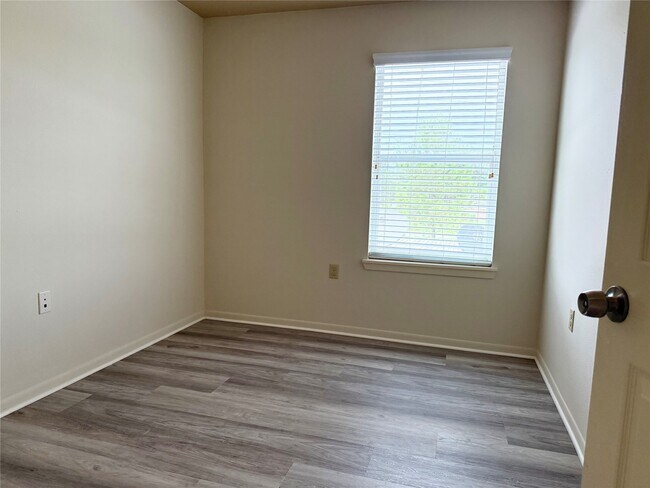 Building Photo - 10066 Emnora Ln