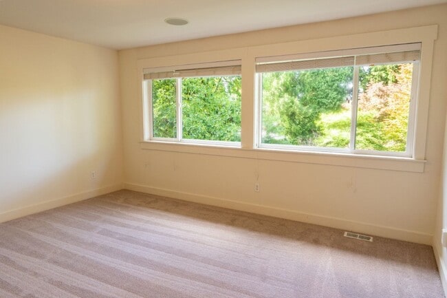Building Photo - 4bd/2.5ba Seattle Home