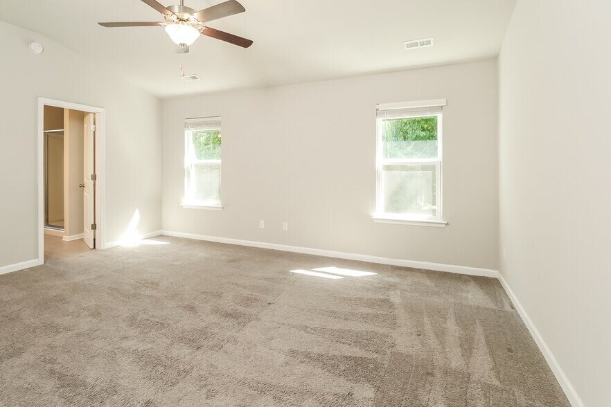 Building Photo - 3028 Hubbard Rd