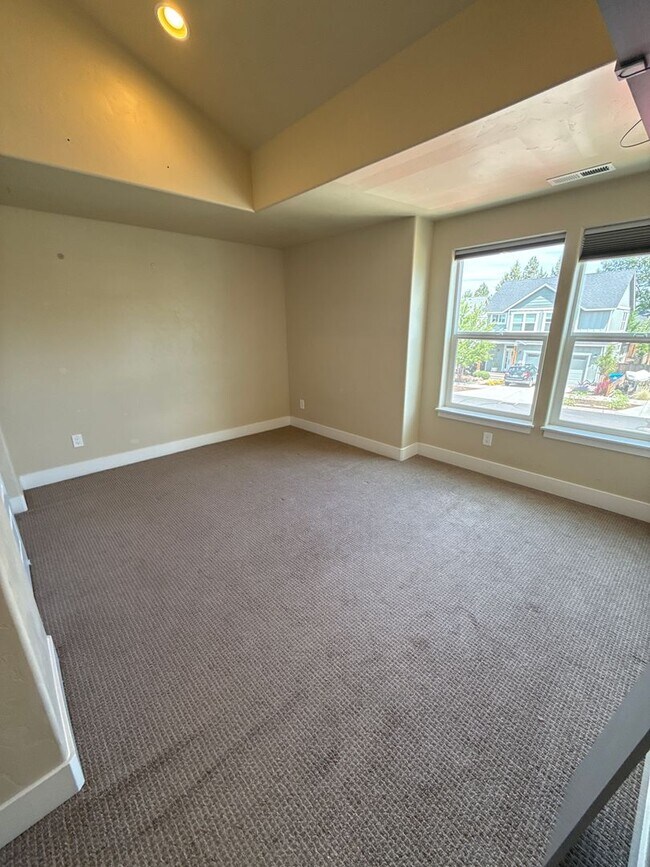 Building Photo - 20747 NE Angora Ct