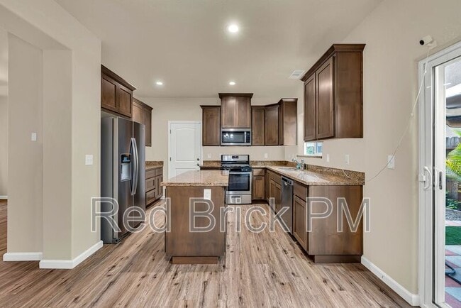 Building Photo - 3665 Venice Ave